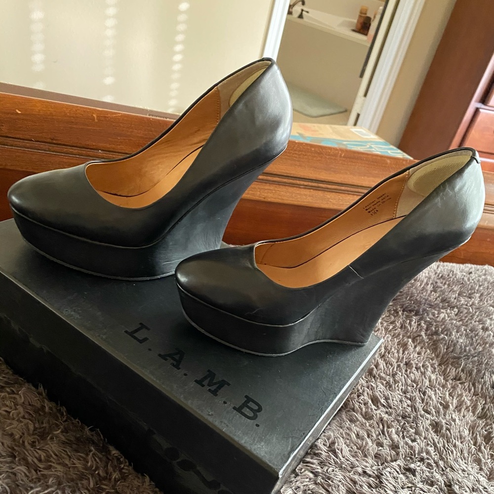 Shoes - Picture 2 of 4